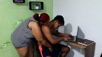 大黑屌和大奶子在业余视频中