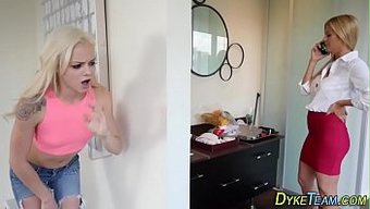 小个子青少年用假阳具自慰