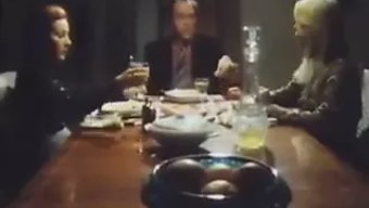 复古色情片:热辣场景...