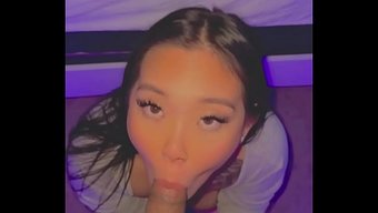 卧室里和亚洲妹子疯狂...