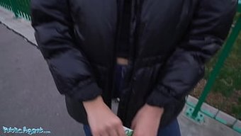 丰满的搭车者alys...