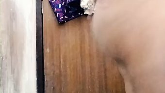 印度少女在自制视频中自慰