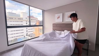 一个男人操了他妻子最...