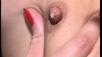 德国熟女在这个视频中...