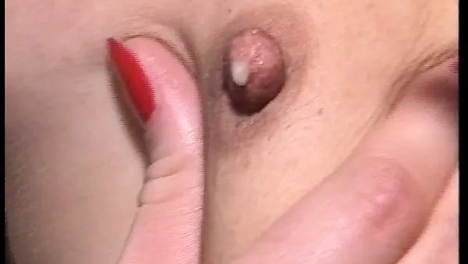 德国熟女在这个视频中得到了她的阴茎