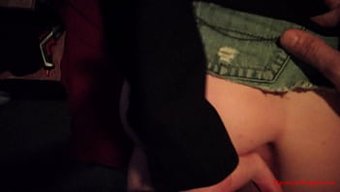 穿着内衣的女友被舔屁...