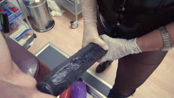 支配性女人用大阴茎满...