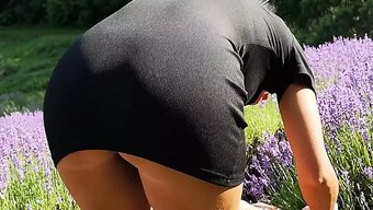 完美身材的熟女在公共...