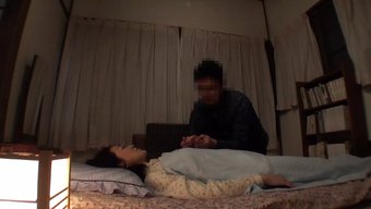 成熟的妈妈被她的继子...