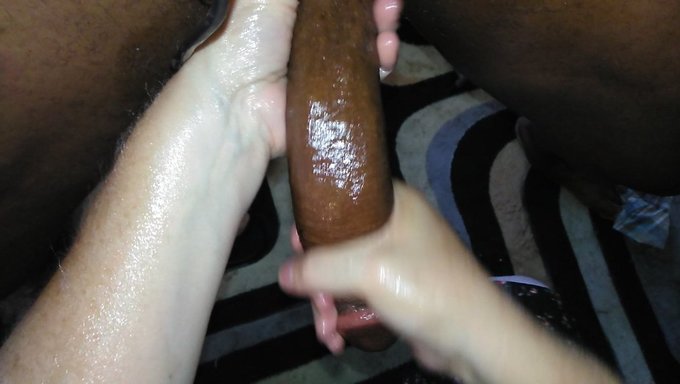 黑色的白色鸡巴挤奶