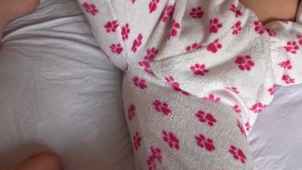 大屁股的18岁女孩被...