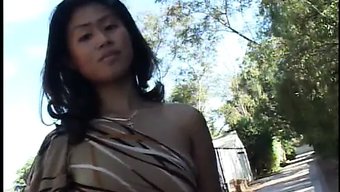 美国亚洲女孩喜欢大黑...