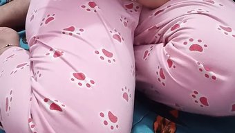 18岁的印度女孩的屁...