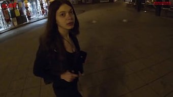 大奶少女被射精惊喜