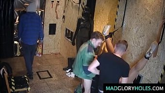 成熟的捷克熟女用假阳具自慰