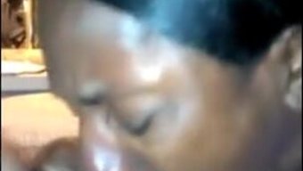 紧致的屁股在自制色情...