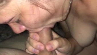 热辣妻子的口交技巧
