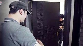 送货员被一个诱人的女孩勾引