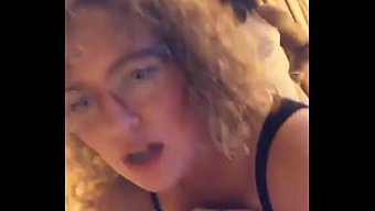 与业余熟女近距离性交