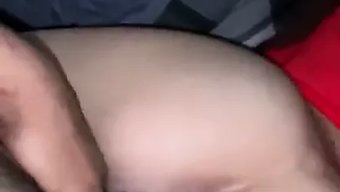 业余熟女将她的屁股拉...