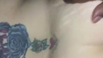 自制视频中的纹身美女