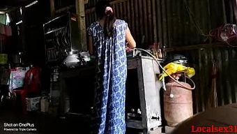 乡村妻子享受手淫和口...