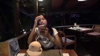 她静止了很久,被奶油填满