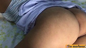 大屁股少女被她的阿姨操了
