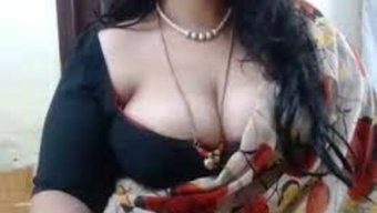 印度阿姨教年轻男子如...