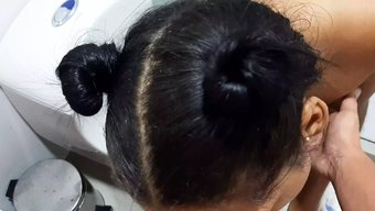 棕色头发的拉丁美女自...