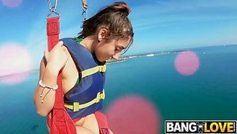 18+丰满的少女被舔...