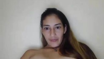 与年轻的拉丁美女pa...