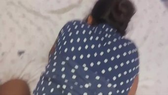 印度小胸部女孩自制口交