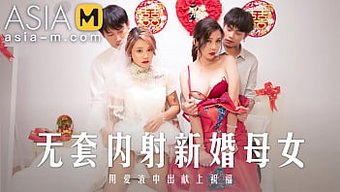 小巧的亚洲女孩被精液...