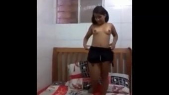 可爱的女孩在自制视频...
