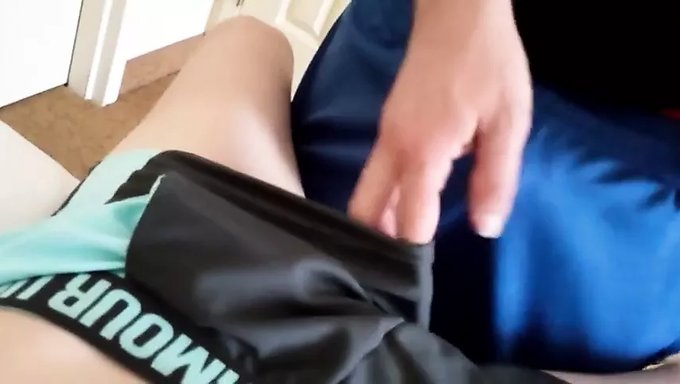 妻子的阴道在酒店性爱中张开