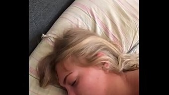 少女(18+)从女友...