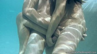 亚洲同性恋享受感性的油按摩