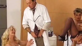 诱人的成熟女人享受跨...