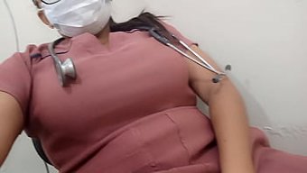成熟的家庭主妇在工作...