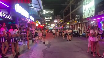 芭堤雅夜生活场景,金...