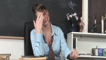 大鸡巴在学校性爱后操大屁股