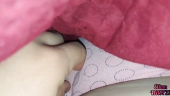 继妹的湿润阴道在公共...