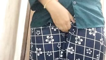 妻子在摄像机前自慰:...