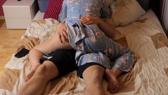 业余妈妈用色情片抓住...