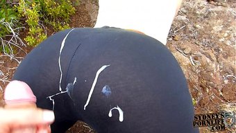 一个丰满的女友在特内...