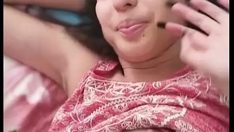 哥伦比亚小胸部少女接...