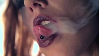 与色情明星的吸烟恋物癖
