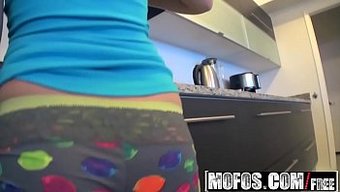 金发少女被大鸡巴操屁股