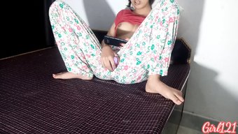 印度少女被抓到看色情自慰